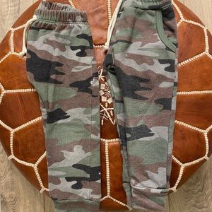 Childhoods Clothing - Camo Jogger and Gusset Set in 3T (fits more like 2T)